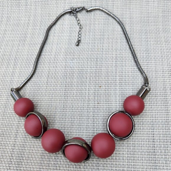 Vintage Burgundy Beaded Short Necklace - Picture 4 of 5